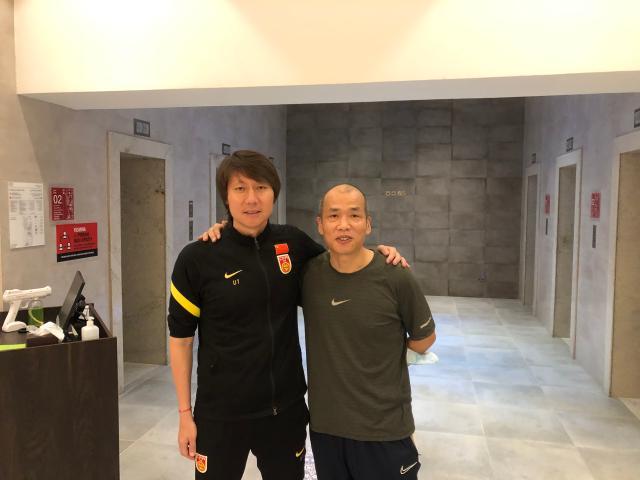 1623946931727048457.jpg 李铁与本报记者马德兴合影.jpg